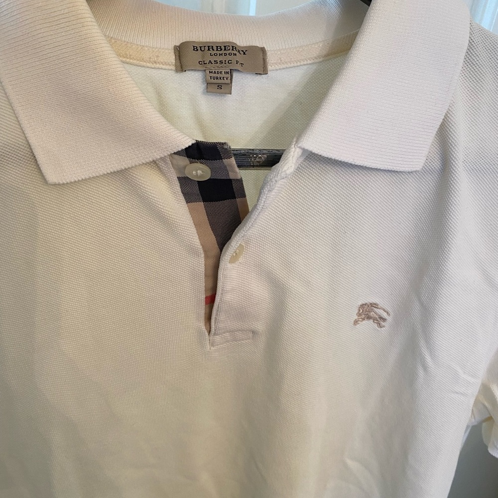 Men's White Burberry Polo shirt in size small  (used)